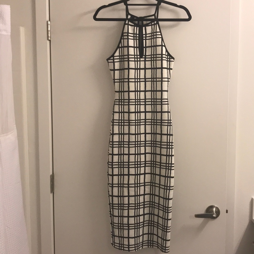 Stunning fitted midi dress 🤩